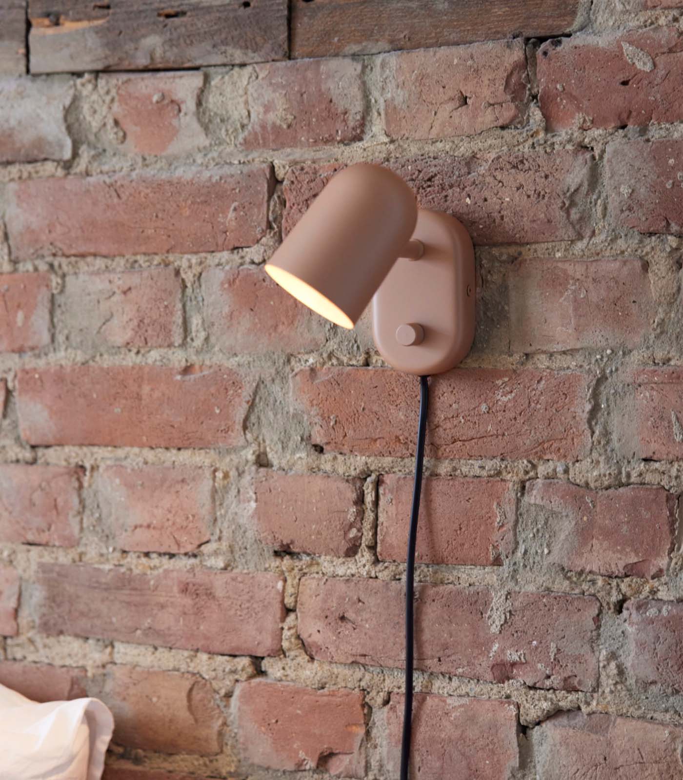 Buddy Wall Light