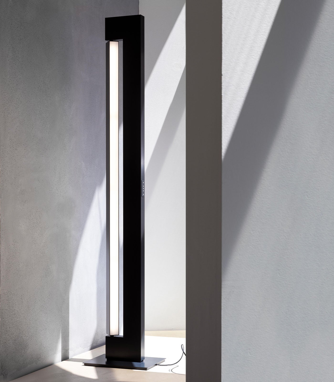 Ara Floor Lamp