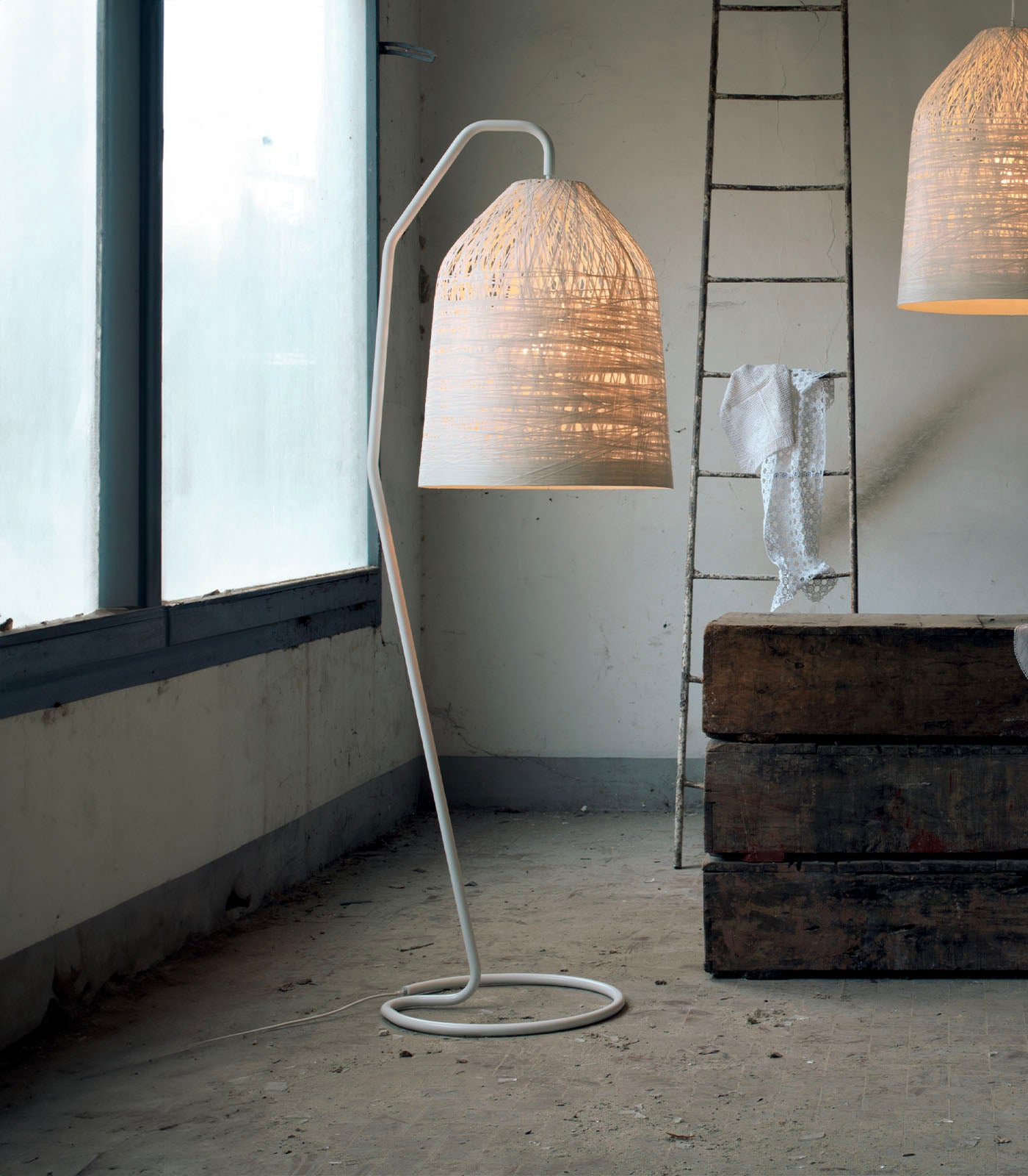 Black Out Outdoor Floor Lamp