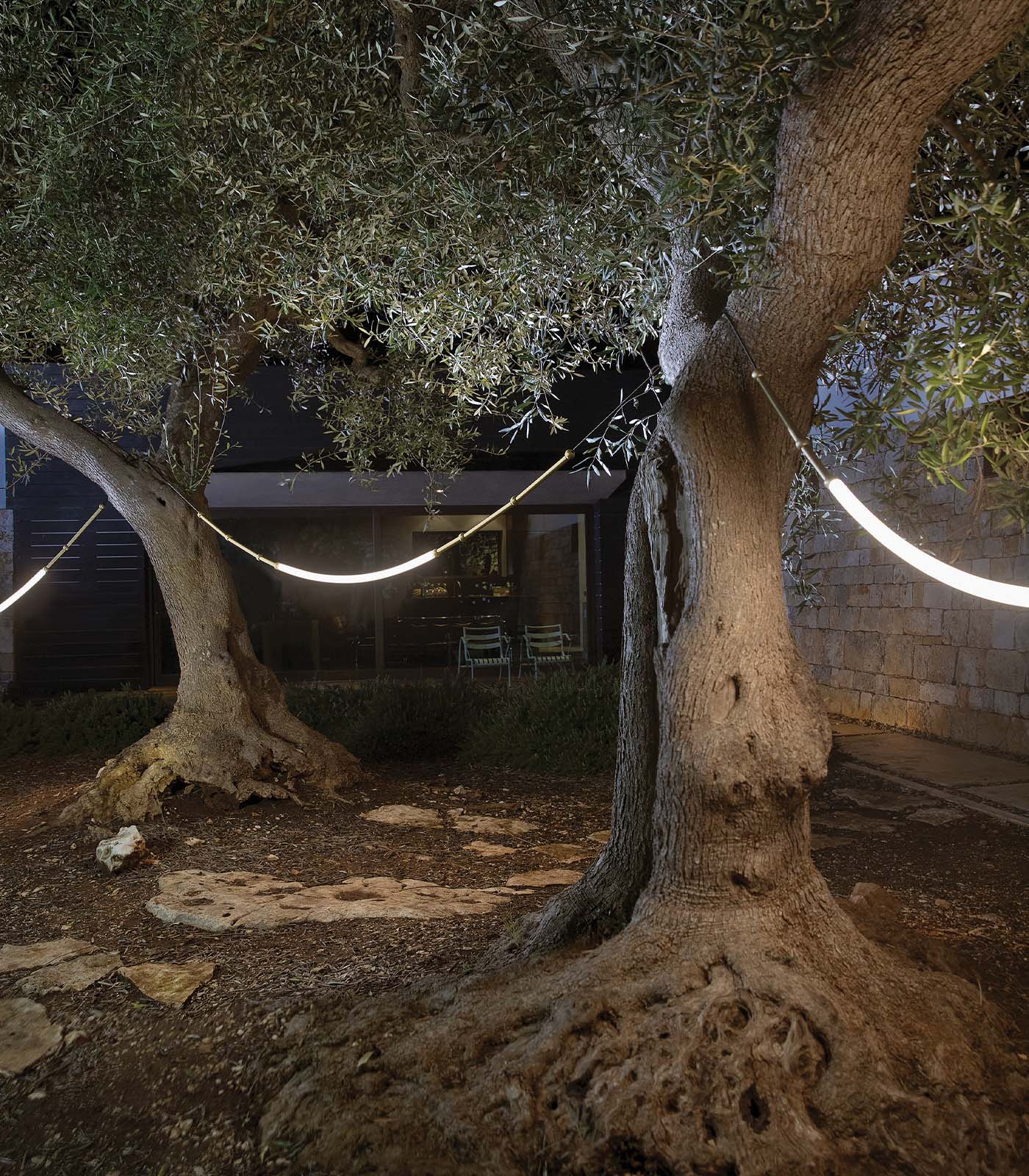 Leda Outdoor Curve Pendant Light