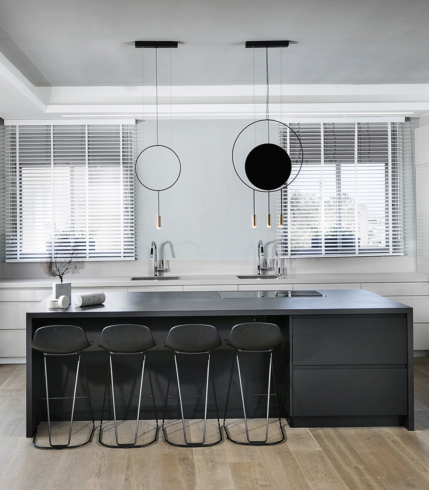 Revolta Pendant Light