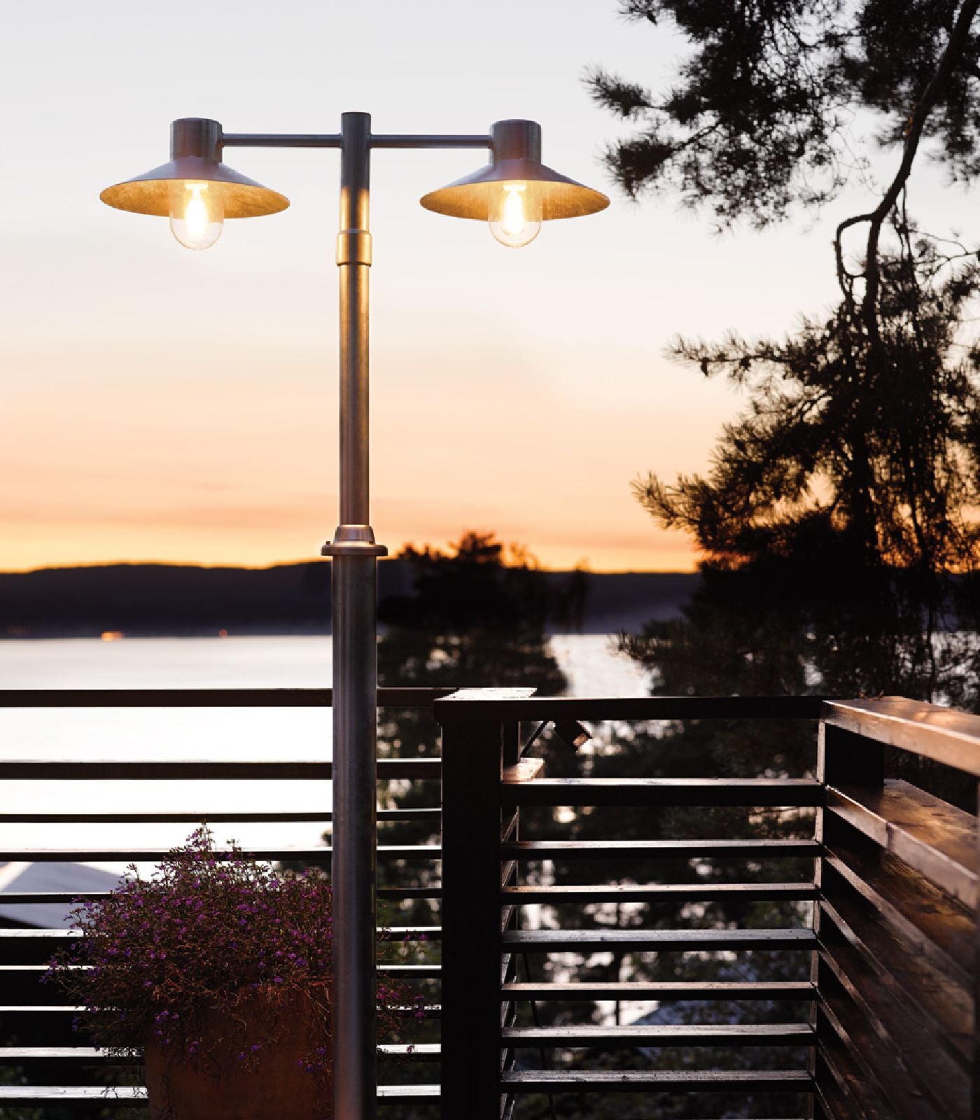 Lund Pole Light
