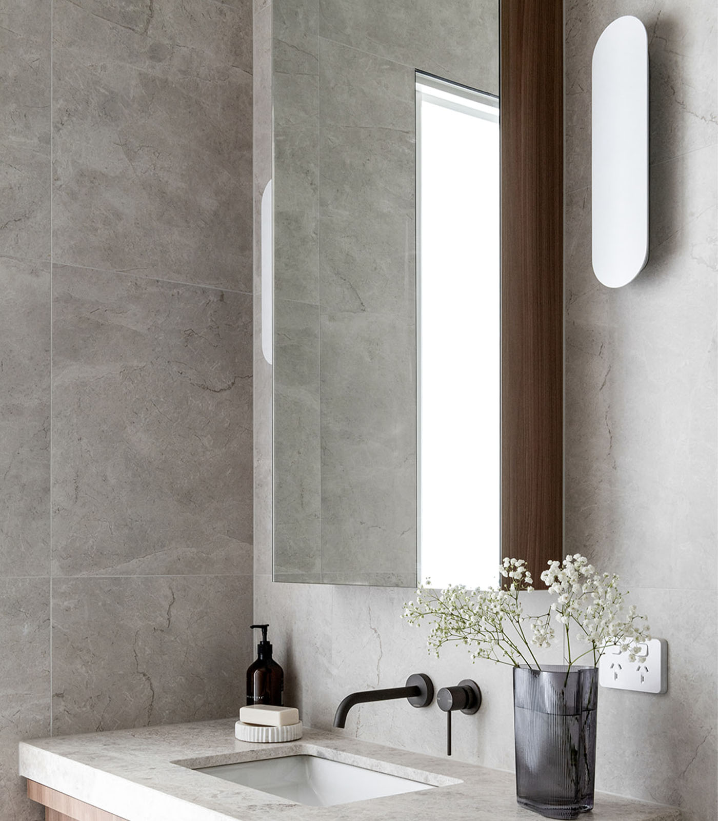 Shadow Long Wall Light