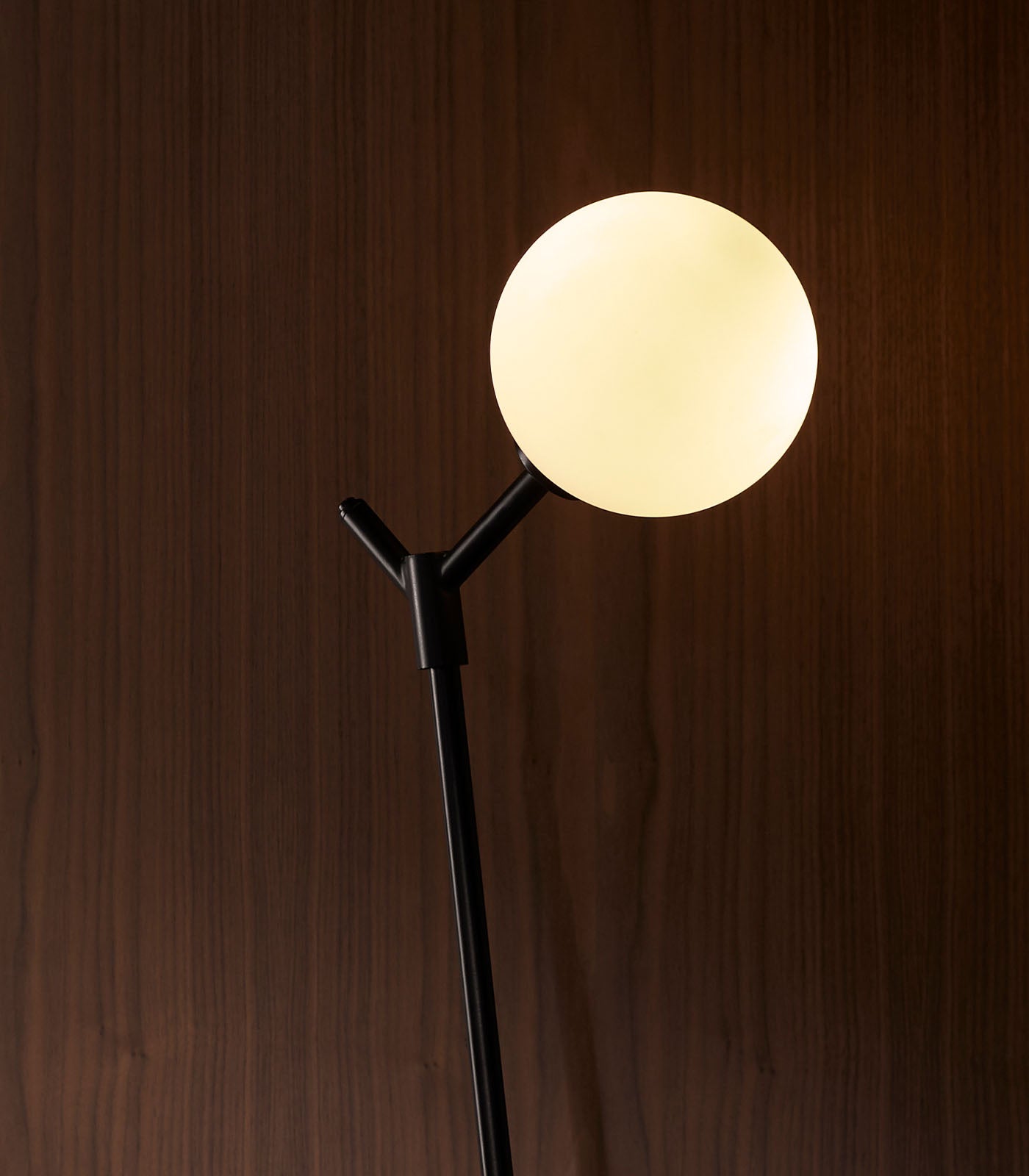 Atom Table Lamp