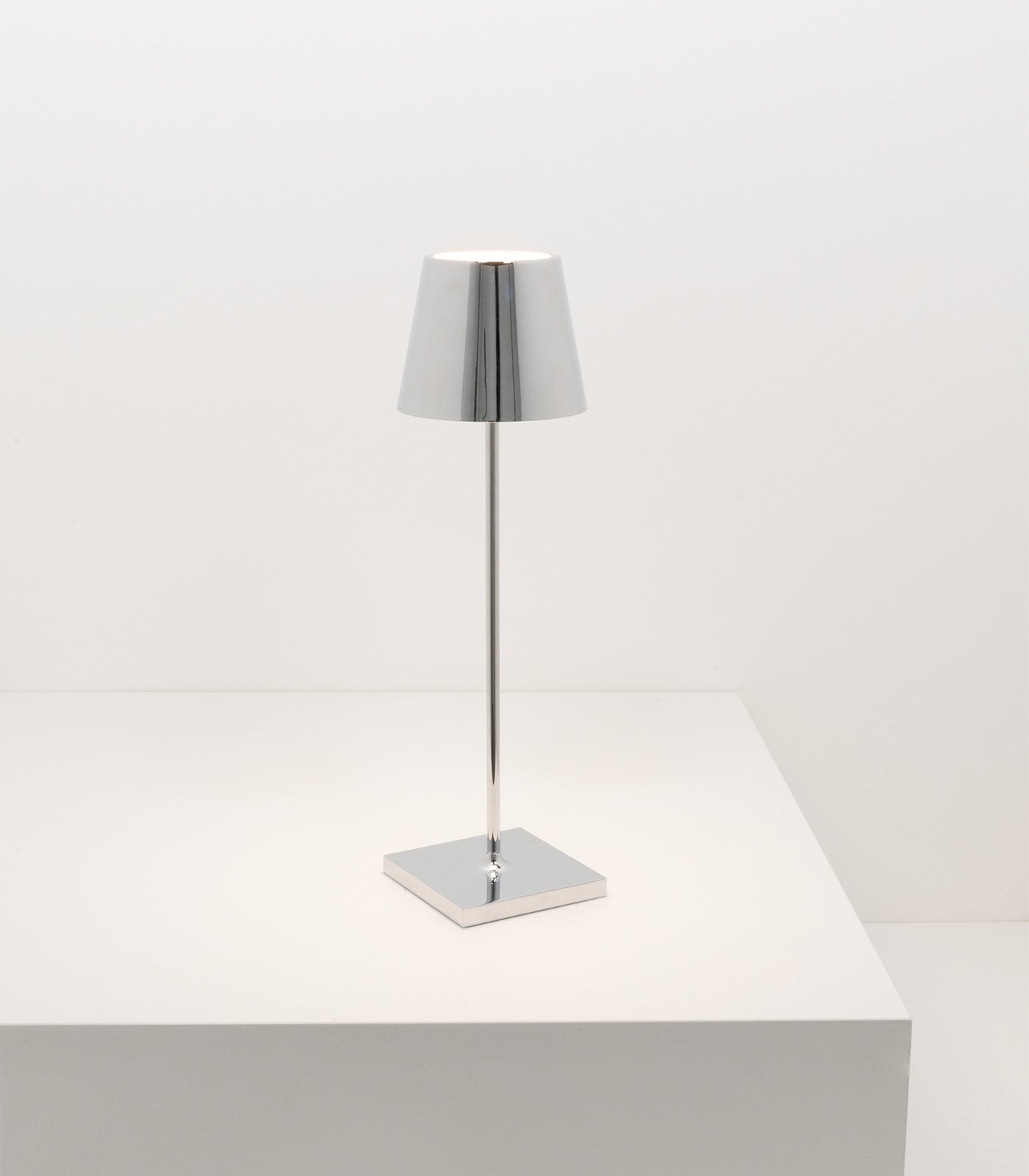 Poldina Metallic Table Lamp