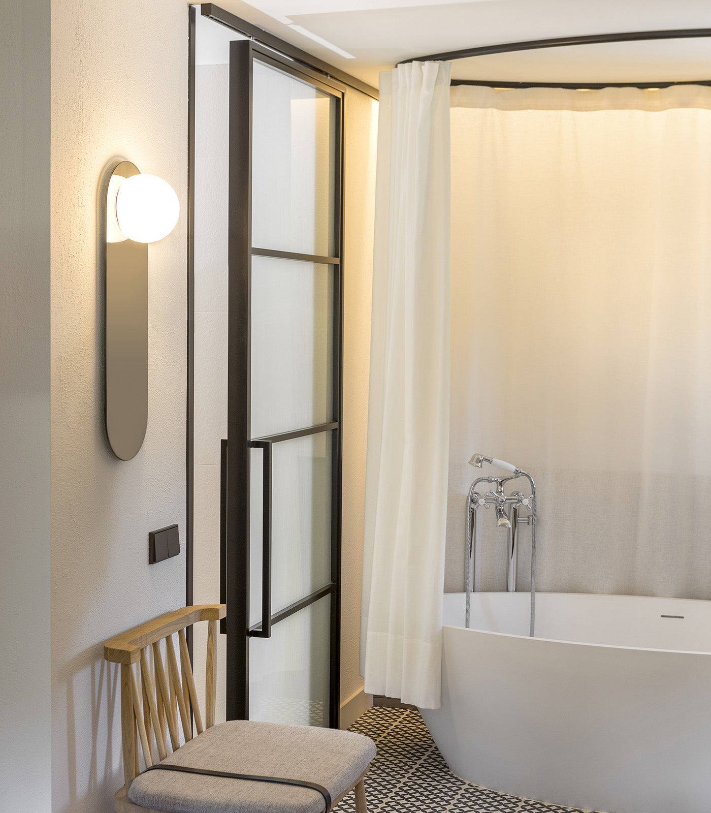 Circ Oval Mirror Wall Light