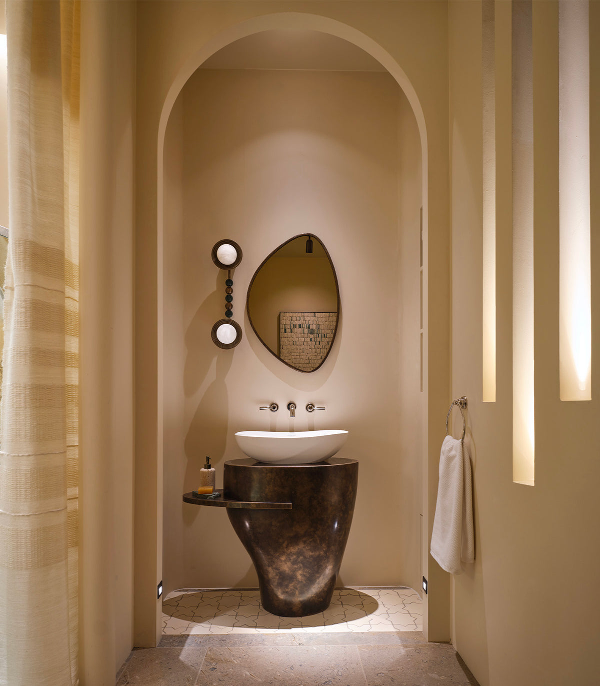 Eos 1508 London Wall Light