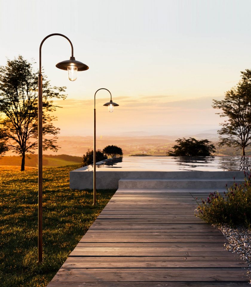 Barchessa Curve Pole Light by Il Fanale